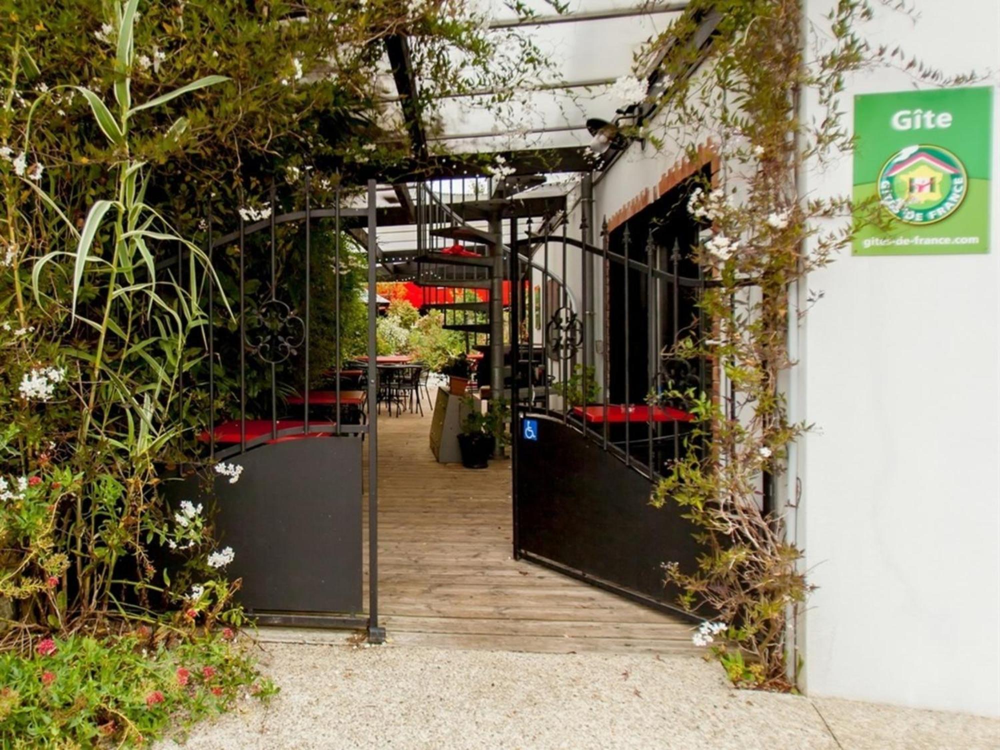 Hebergement Insolite Picasso Lanester Exterior photo